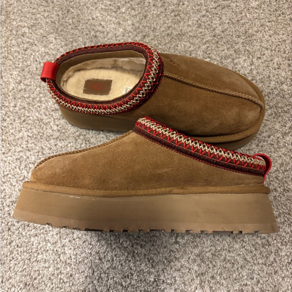 UGG Tazz II Suede Platform with Red Trim - Picture 3 of 8